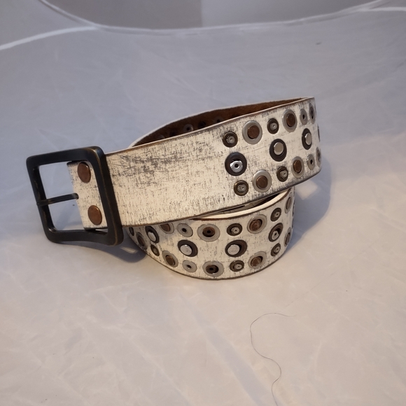 Y2K Distressed White Leather Studded Belt - Picture 3 of 9